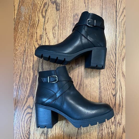 Women's Madalynn Buckle Medium/Wide Block Heel Bootie - never worn - Picture 2 of 7